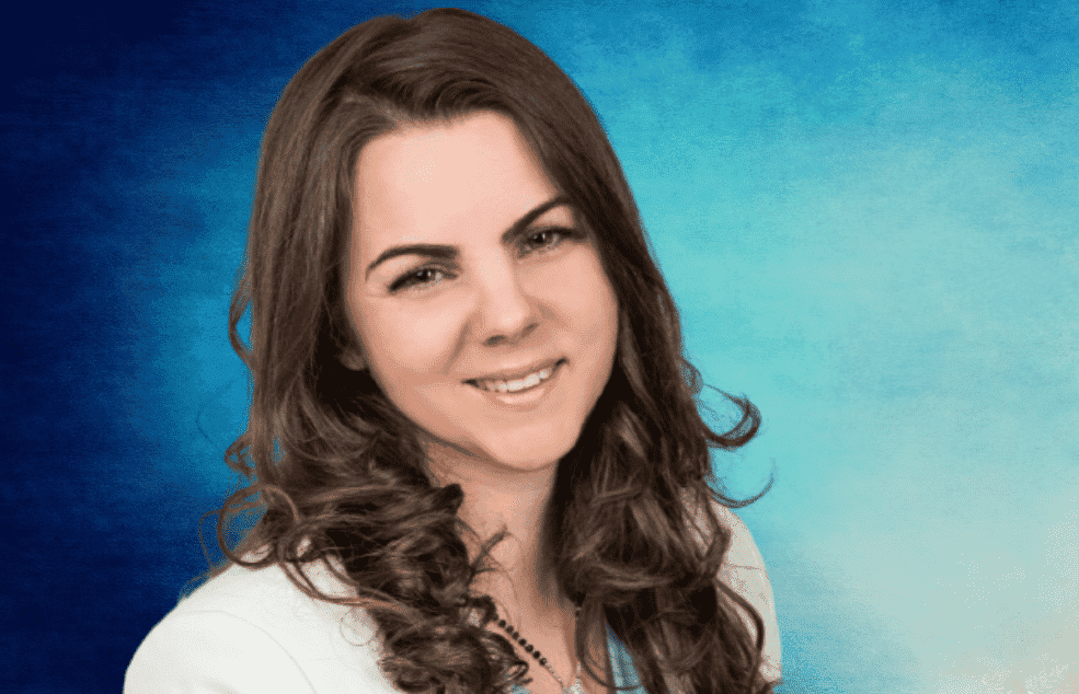 Anja Assmann blauer Hintergrund Farbverlauf